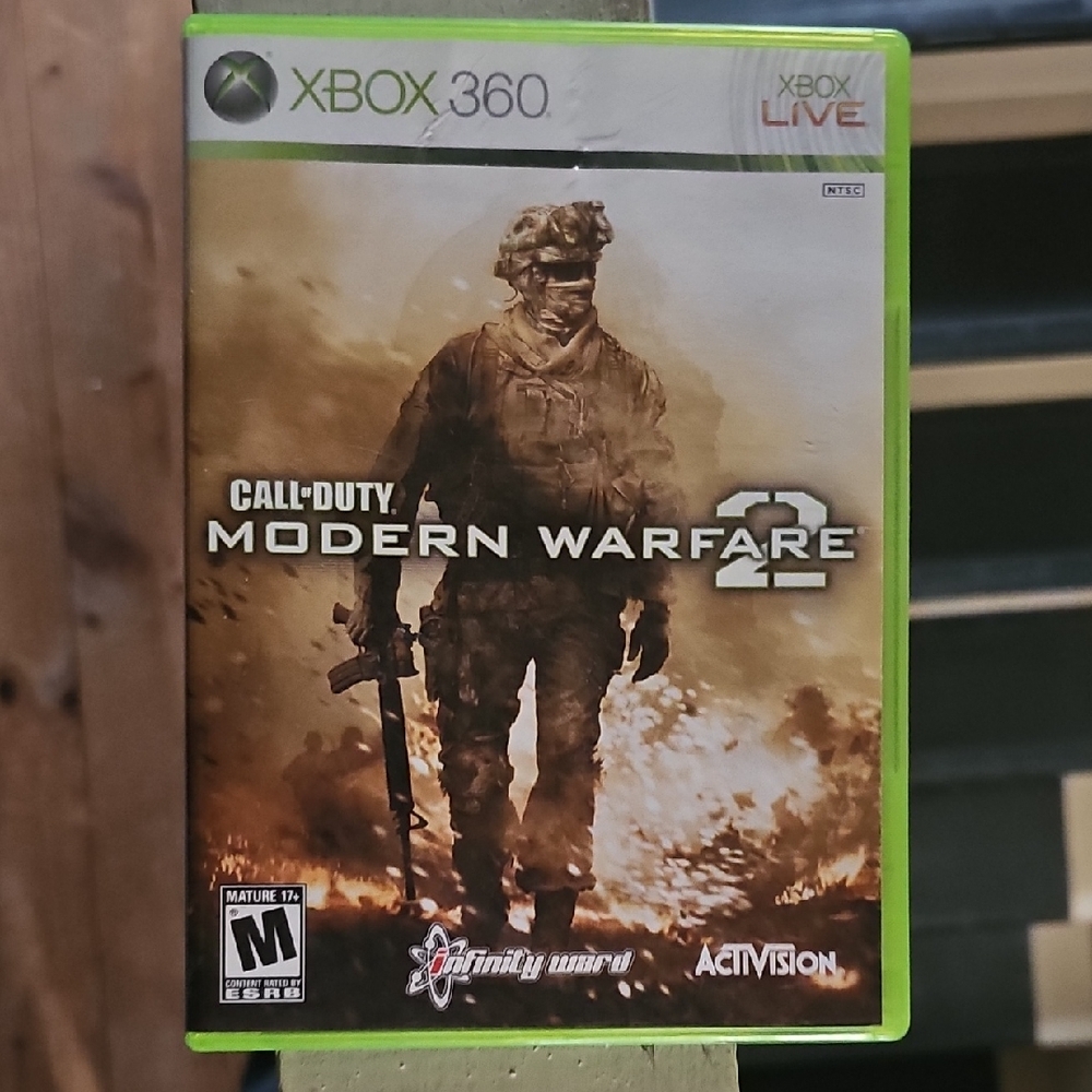 Call of Duty: Modern Warfare 2 for Xbox 360 - Green Case